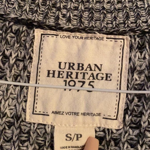 Urban heritage buttoned sweater - Picture 3 of 5